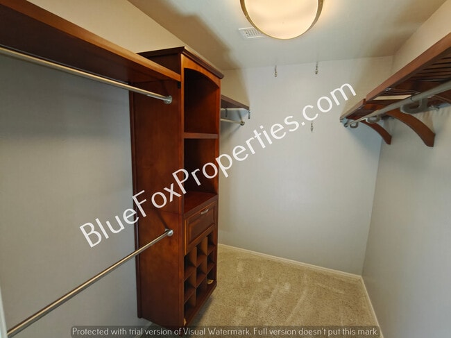 Building Photo - 8012 E Cabinet St