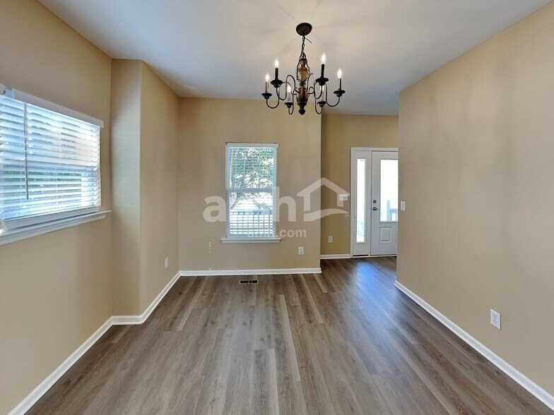 Building Photo - 1824 Baslia Ln