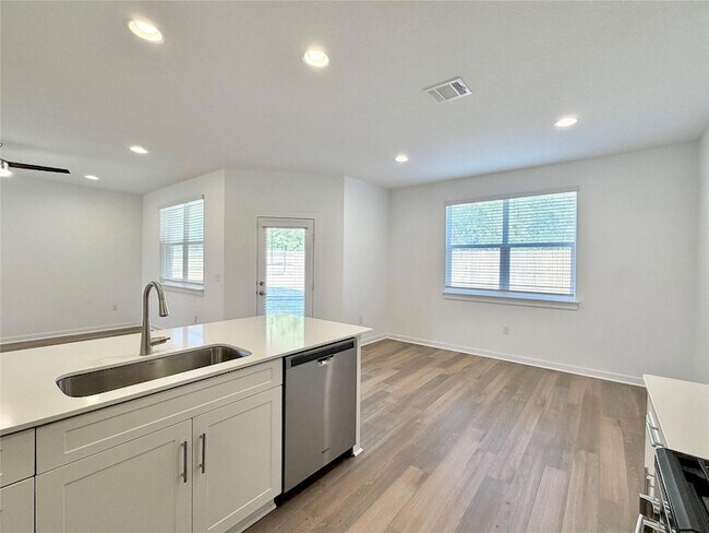Building Photo - 1061 Winnsboro Lp