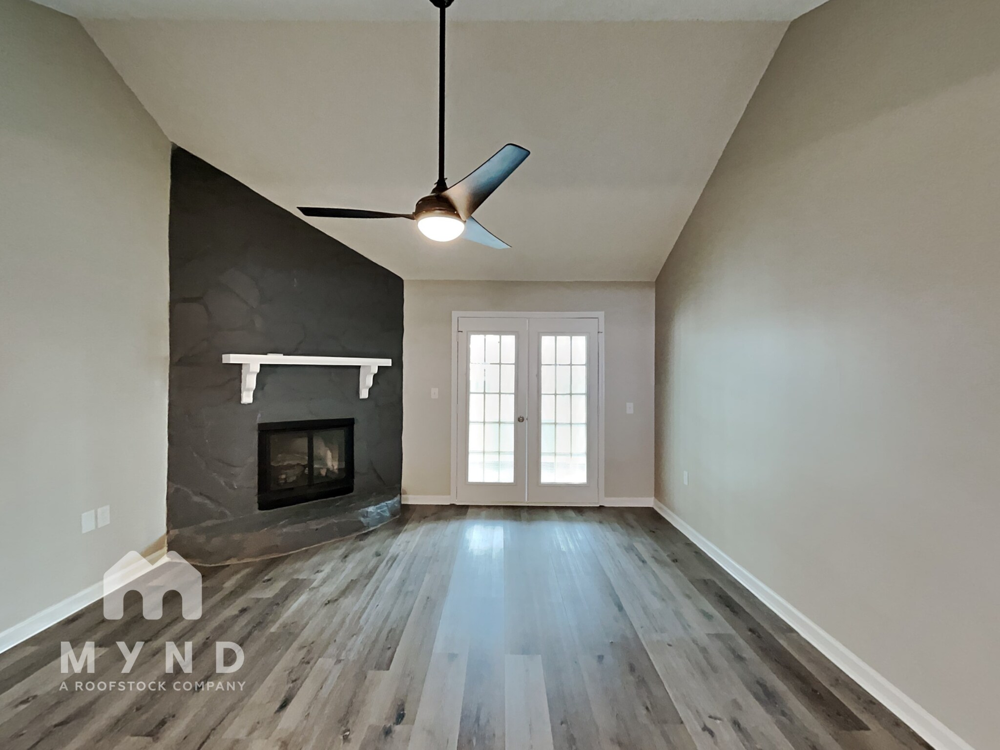 Building Photo - 208 Oak Cir N