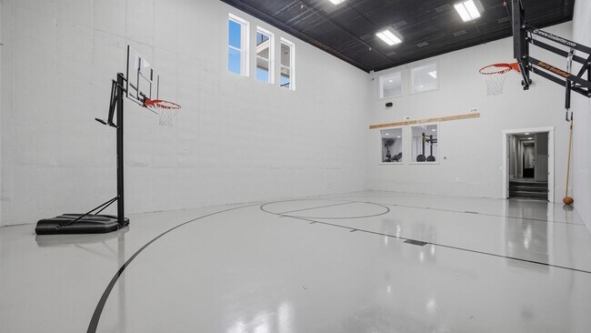 Building Photo - Luxurious Herriman 6 Bed with Indoor Court, Theater & Stunning Views!!!