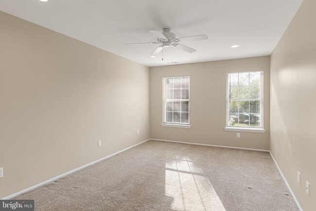 Building Photo - 1676B Thornwood Dr