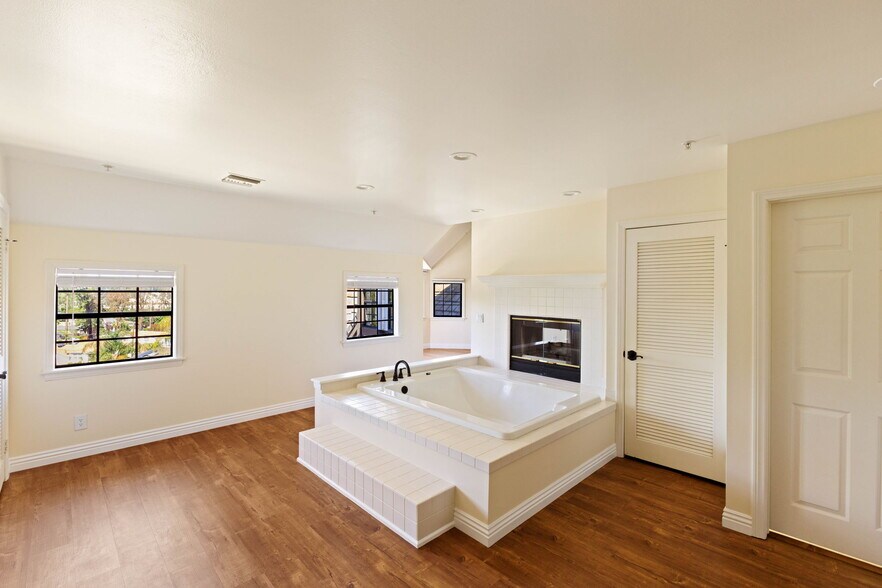 Building Photo - 5237 San Feliciano Dr
