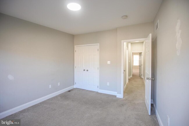 Building Photo - 530 N Montford Ave
