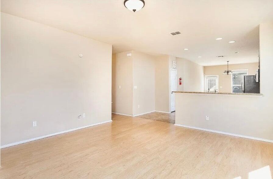 Living room - 714 Roping Star