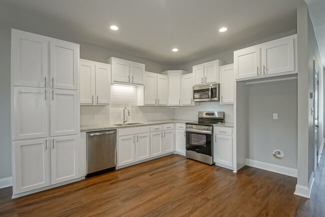 Building Photo - 33260 LA-16