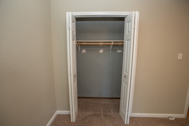 Building Photo - 710 Earl Lee Dr