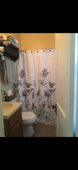 Building Photo - 148 Main St