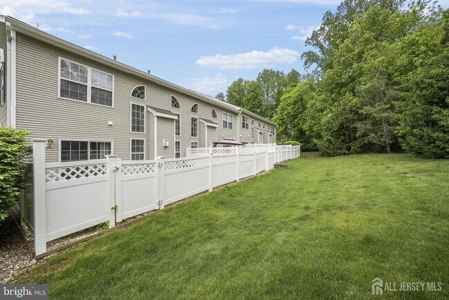 Building Photo - 101 Wellington Park Dr