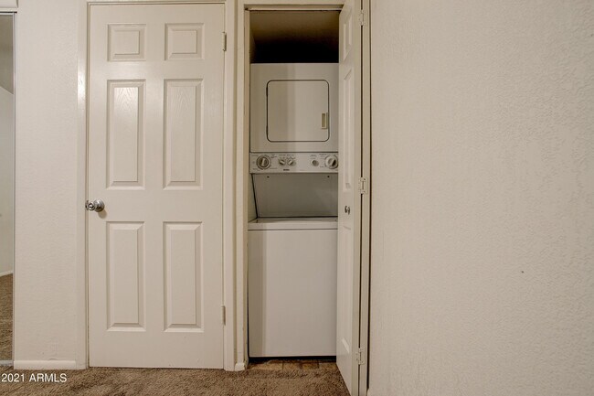 Building Photo - 7550 N 12th St