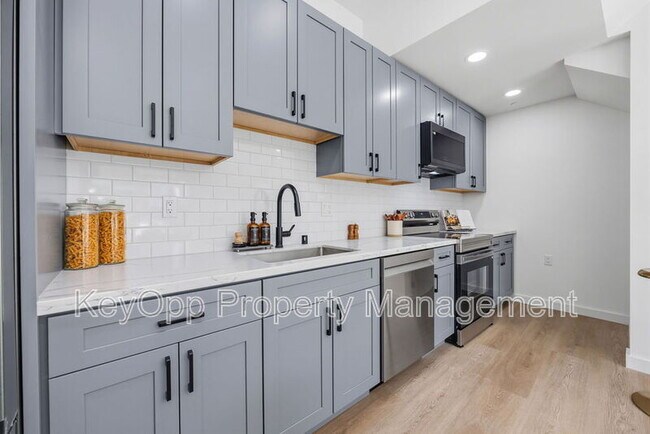 Building Photo - 2730 23rd St
