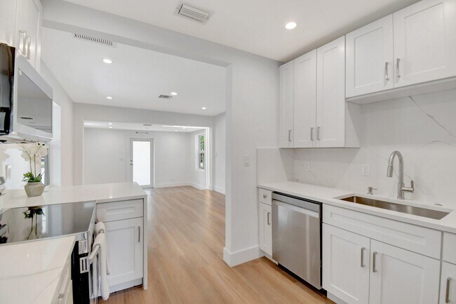 Building Photo - 420 SW 13th St