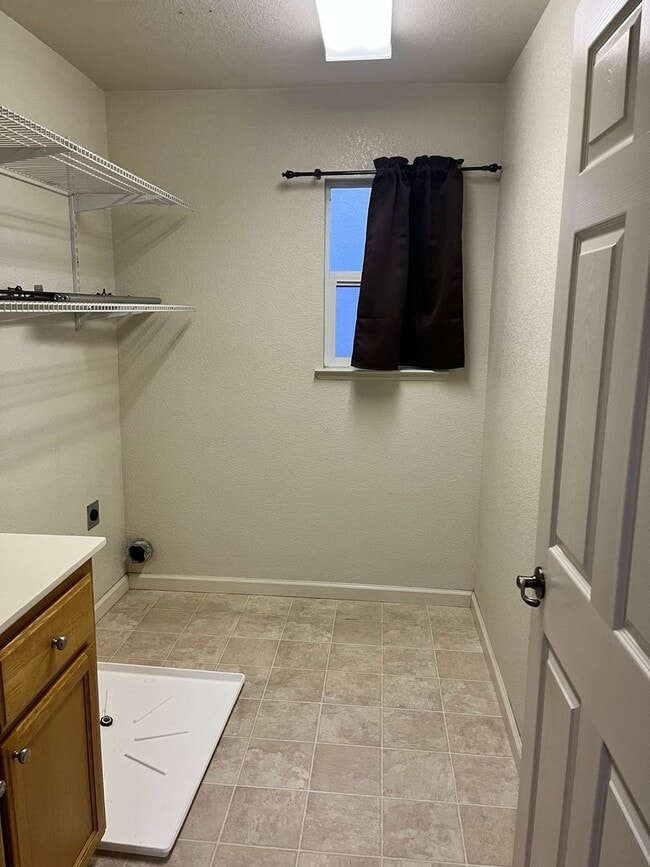 Building Photo - Beautiful 4 Bedroom 2.5 Bath home in Turlock