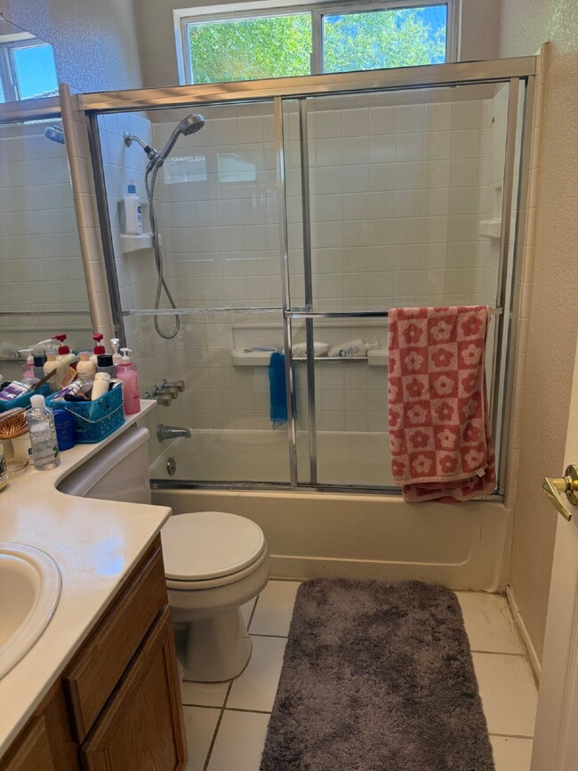 Building Photo - Charming 3 Bedroom 2.5 Bathroom Home in Pr...
