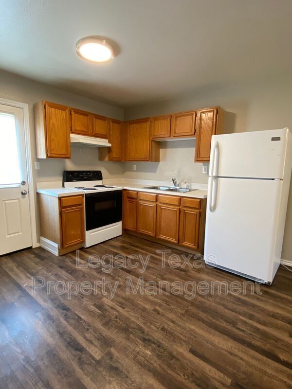 Building Photo - 701 Miracle Ln
