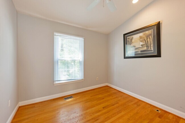 Building Photo - Great 3br 2.5 Bath Townhome in Rockville MD