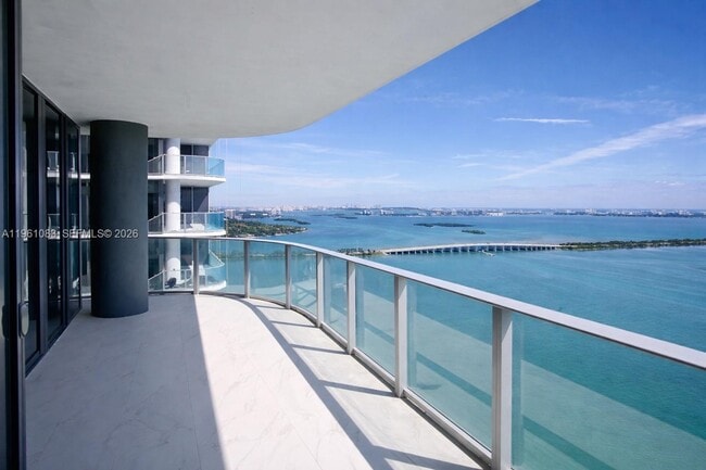 Building Photo - 700 NE 24th St