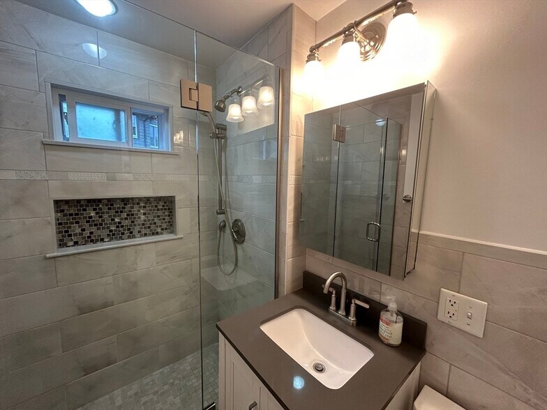 Building Photo - 23 Webster St