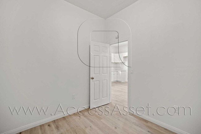 Building Photo - Cozy 2 Bed/1 Bath Unit In Peaceful Homeland Neighborhood!