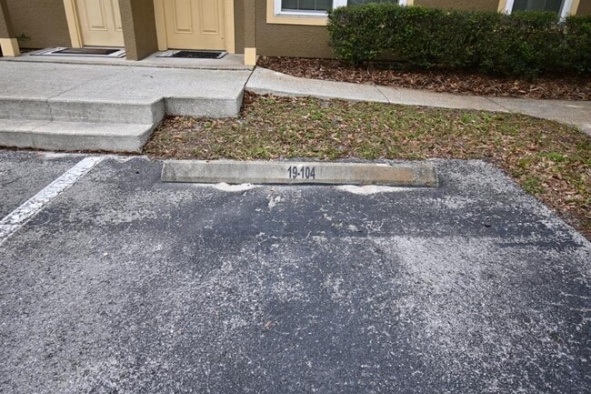 Building Photo - 36009 Deer Creek Dr