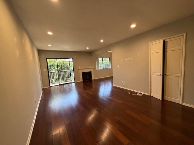 Living room with faux fireplace - 10481 Riverside Dr