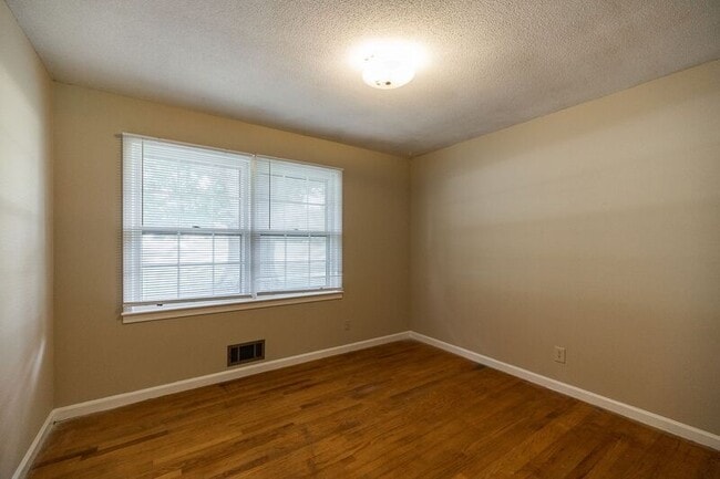 Building Photo - 145 Smithonia Rd