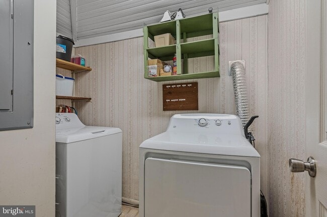 Building Photo - 184 Wilkes St