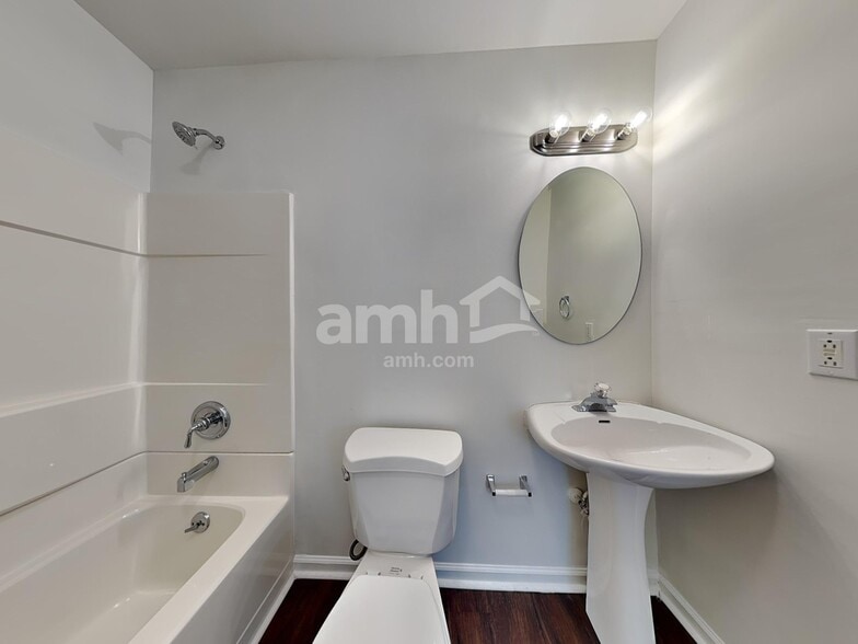 Building Photo - 19818 Madison Village Dr