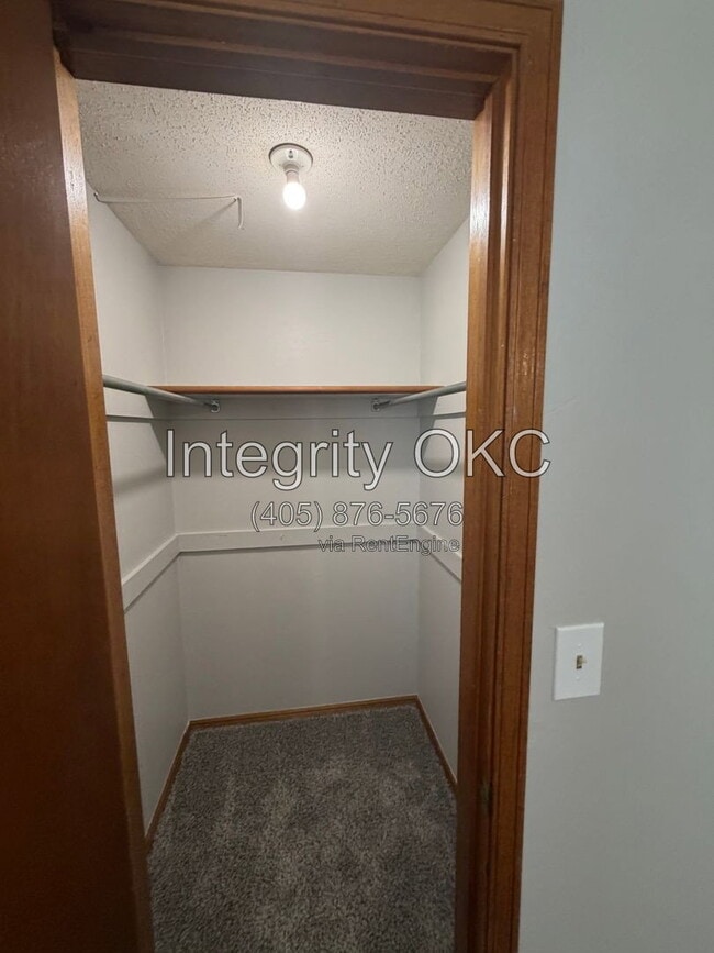 Building Photo - 2616 Elwood Dr