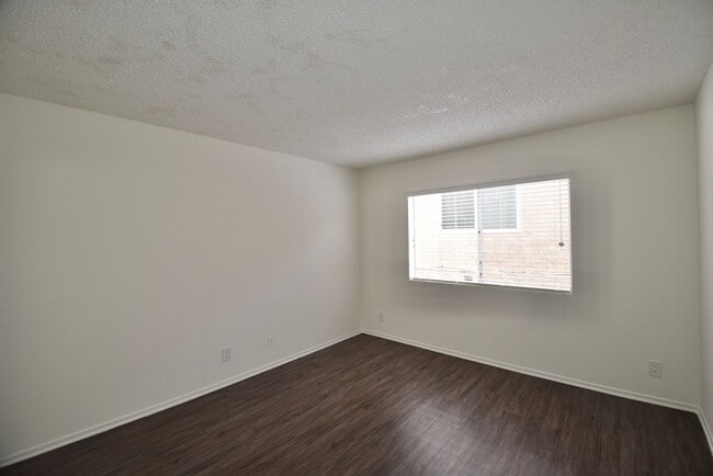 Building Photo - 21350 Parthenia St