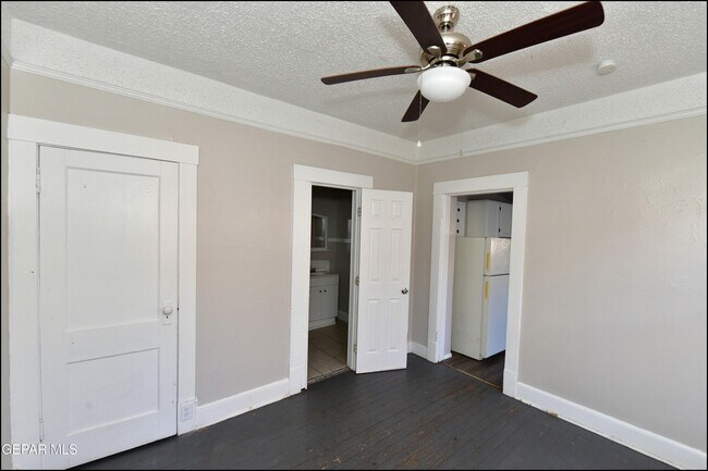 Building Photo - 3519 Douglas Ave