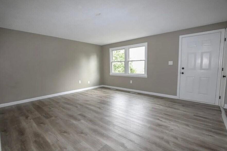 Building Photo - 2 Bluestone Dr