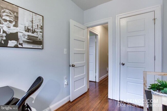 Building Photo - 1414 Oak St NW