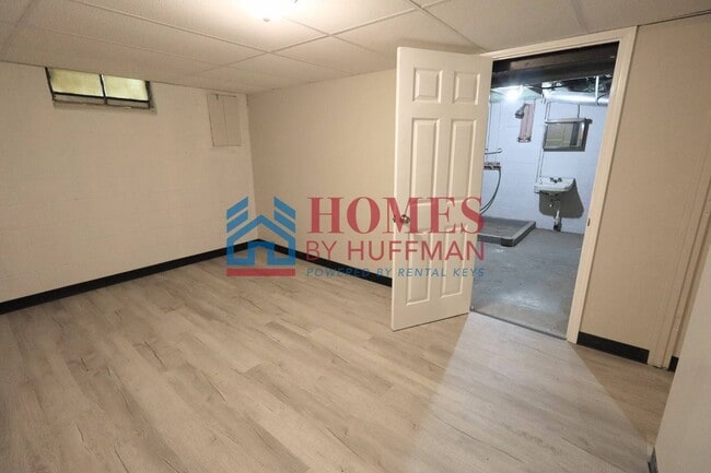 Building Photo - Three Bedroom House  | Attached Garage