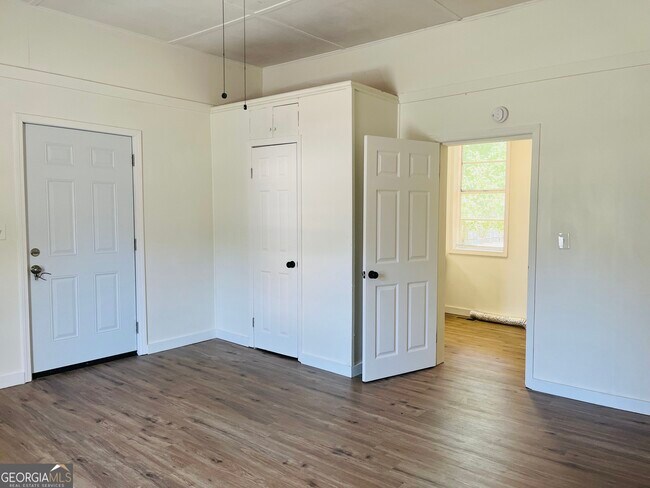 Building Photo - 1405 Austin St