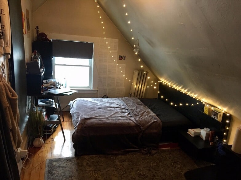 Building Photo - 76 Linden St