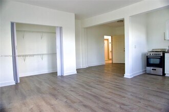Building Photo - 501 SW 6th Ct