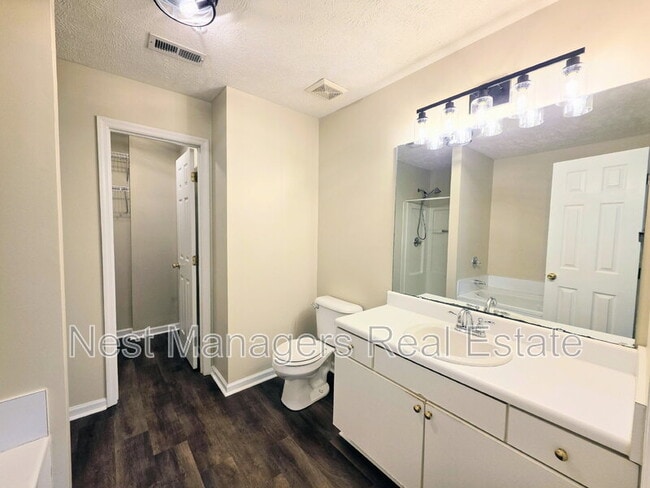 Building Photo - 302 Bubble Creek Ct