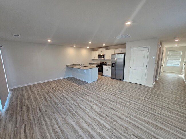 Building Photo - Brand New Townhome in Great North Charlott...