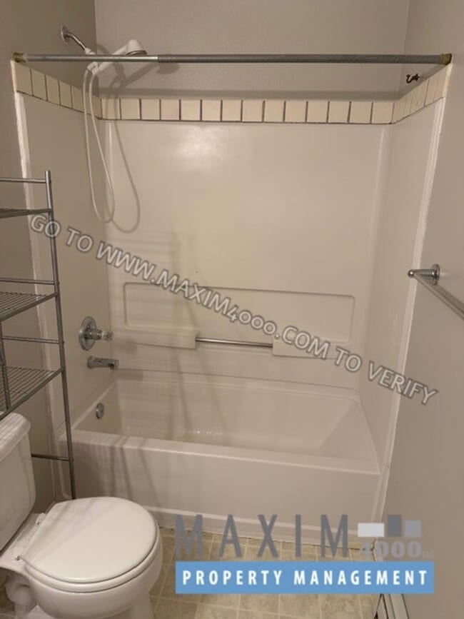 Building Photo - 385 Sunnyside Cir