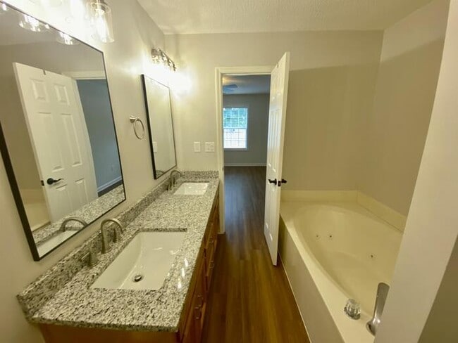 Building Photo - 108 Wildweed Ct