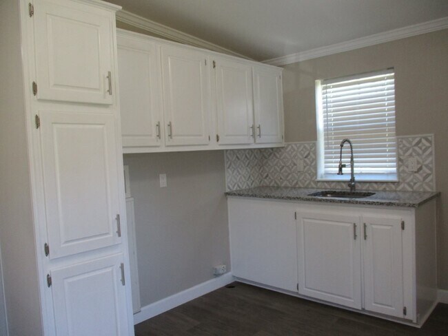 Building Photo - 213 Pettiford Rd