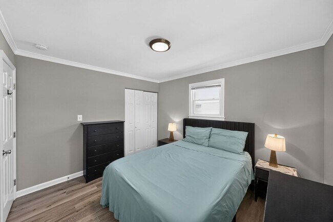 Building Photo - Updated Single-Family Home for Rent in Fairlawn