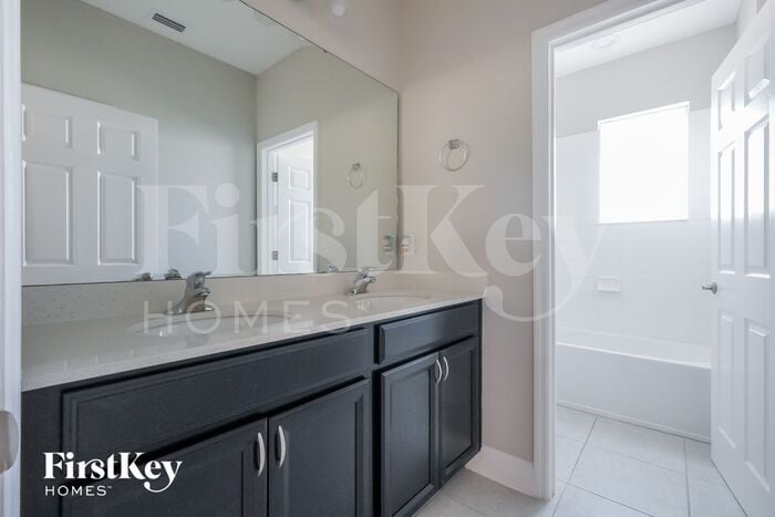 Building Photo - 6322 Heirloom Pl