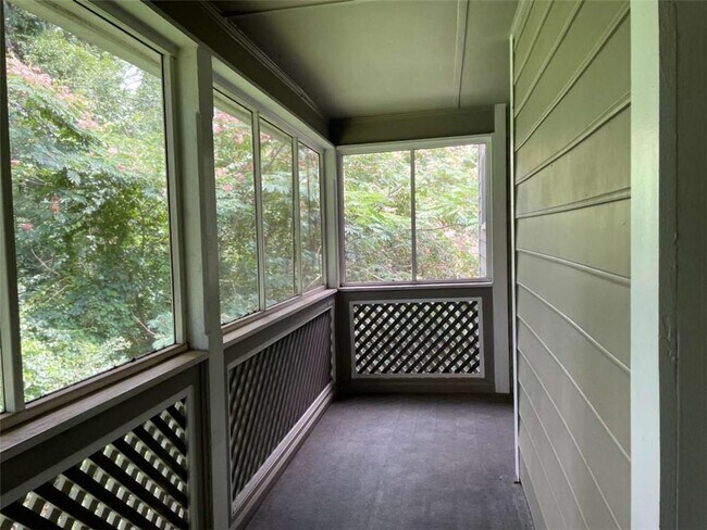 Building Photo - 1514 Oakridge Ct