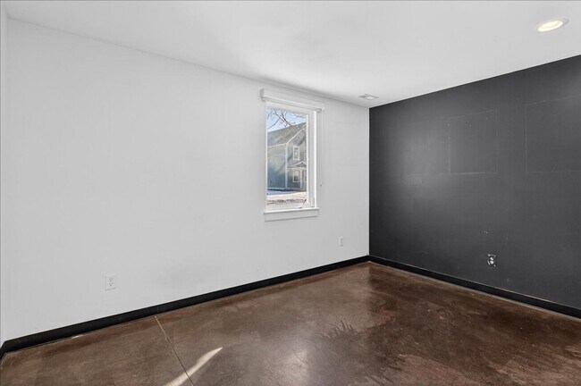 Building Photo - 1960 Bellefontaine St