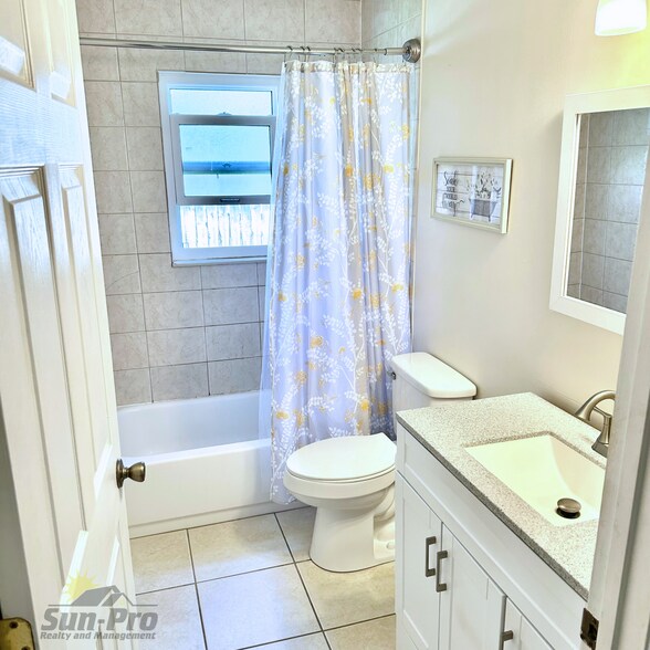 Building Photo - 108 Pinion Cir
