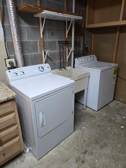 Building Photo - 5515 Cheshire Meadows Way