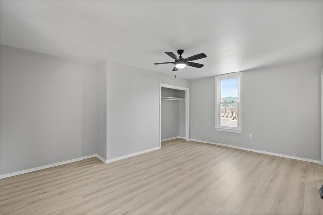 Building Photo - BLACK FRIDAY DEAL! SCORE 50% OFF 1ST MONTH'S RENT IF SIGNED BY NOV. 28! Beautiful 2 bedroom home ...