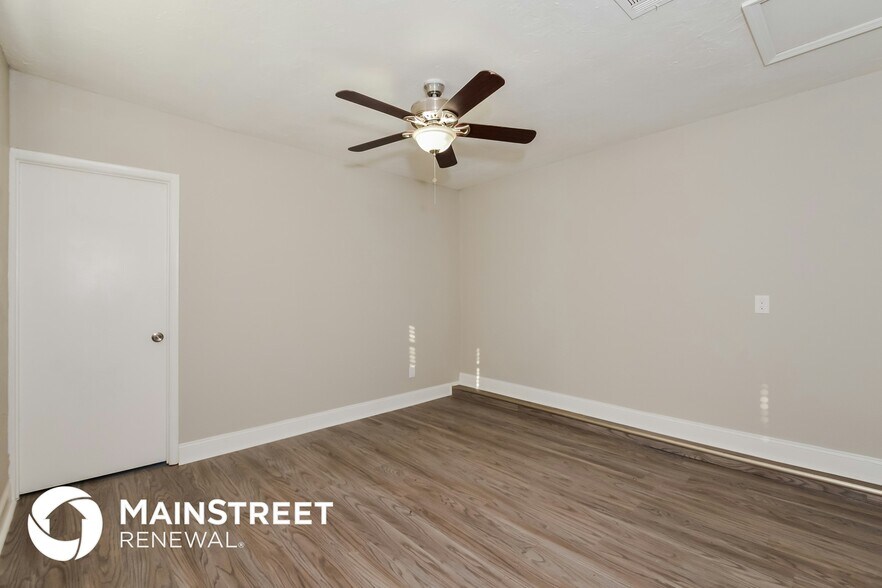 Building Photo - 2426 Pinehurst St